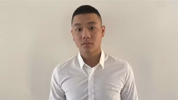 Bị nhắc di chuyển tránh tắc đường, tài xế ô tô rút súng bắn uy hiếp ảnh 3
