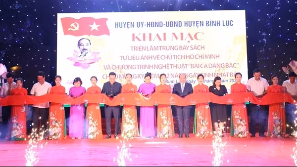 Biểu diễn nghệ thuật và triển lãm sách, ảnh về Chủ tịch Hồ Chí Minh tại Khu lưu niệm Cát Tường