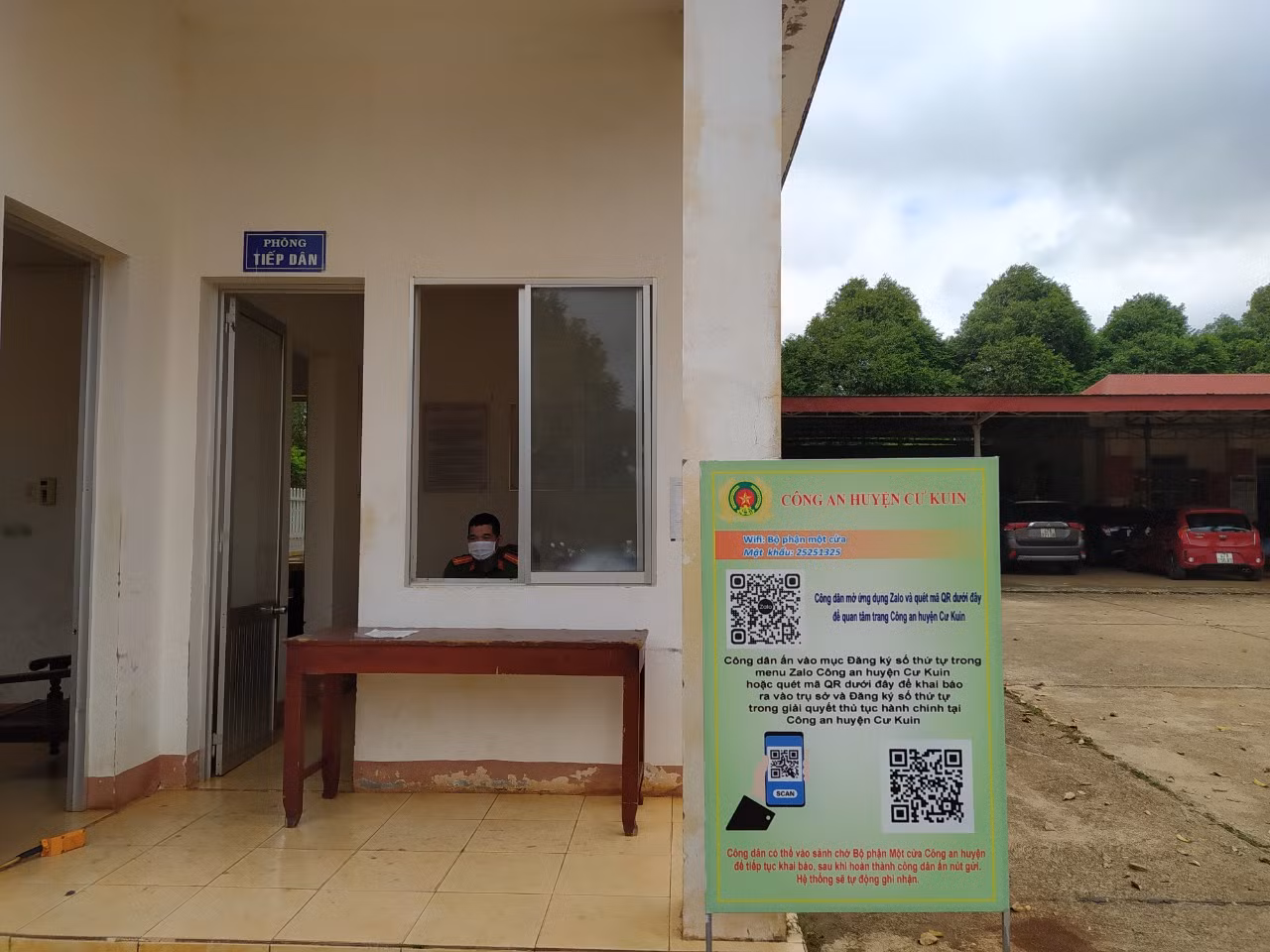 Dùng mã QR giải quyết thủ tục hành chính tại huyện Cư Kuin -0