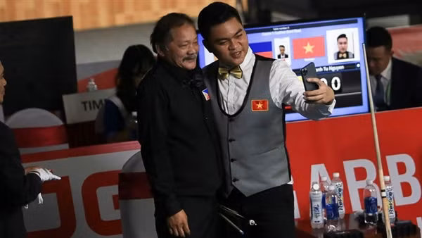 Cơ thủ Việt Nam vinh hạnh khi được thi đấu với&nbsp;huyền thoại Billards thế giới