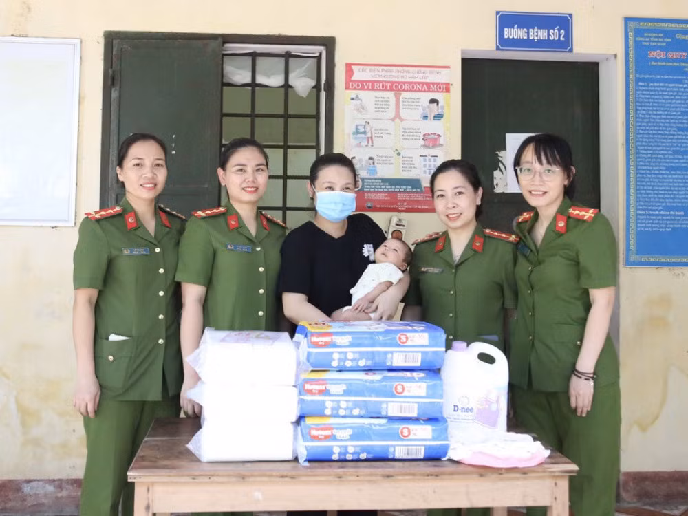 Nữ can phạm nhân sinh con trong trại tạm giam -0