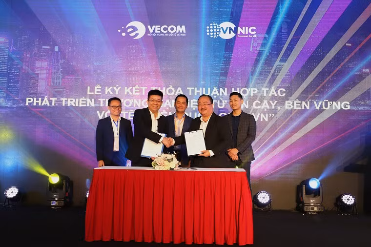 Phát triển thương mại điện tử an toàn bằng tên miền quốc gia .vn -0