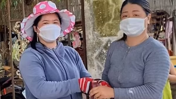 Tiểu thương trả lại tài sản gần 50 triệu đồng cho người đánh rơi
