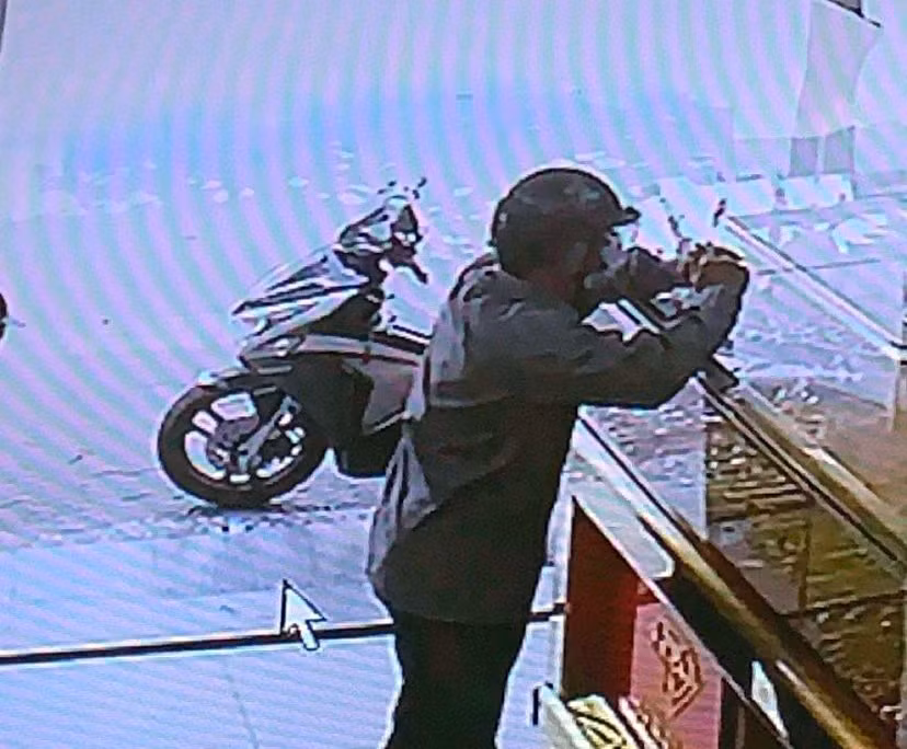 Tên cướp với độc chiêu “ve sầu thoát xác” -0