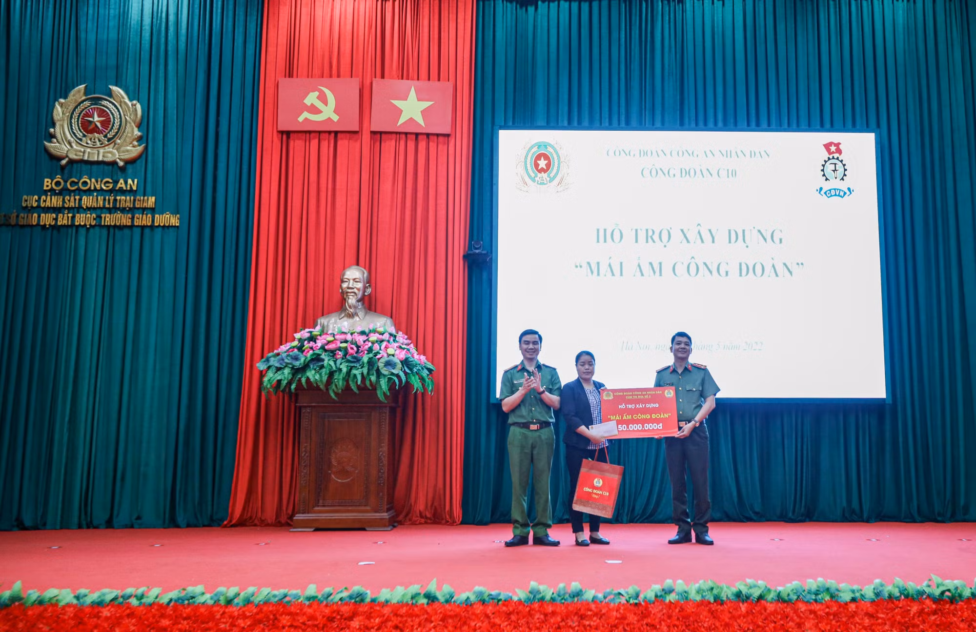 Cục Cảnh sát quản lý trại giam, cơ sở giáo dục bắt buộc, trường giáo dưỡng tôn vinh “người lao động giỏi” -0