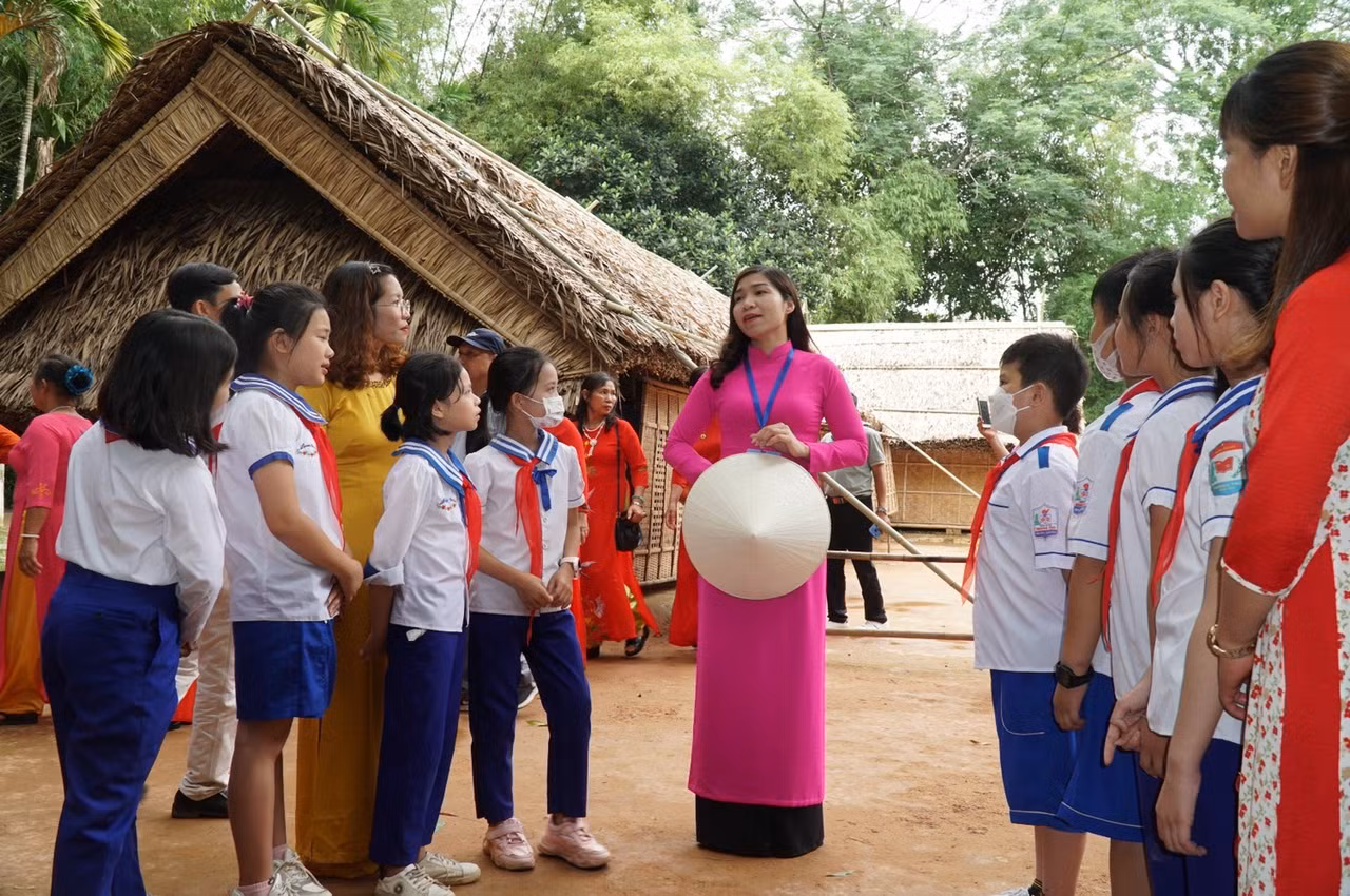 Lan toả nhiều giá trị văn hoá Chủ tịch Hồ Chí Minh từ Lễ hội Làng Sen