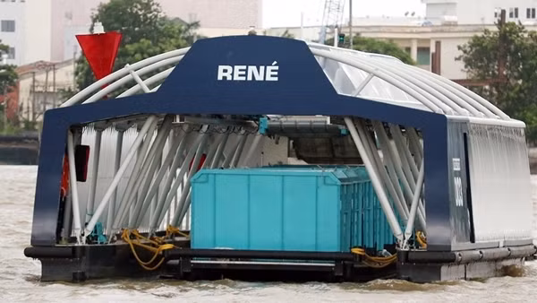 Triển vọng hệ thống thu gom rác nổi&nbsp;trên sông bằng năng lượng mặt trời