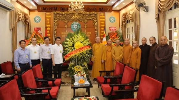 Lãnh đạo Bộ Công an chúc mừng Giáo hội Phật giáo Việt Nam