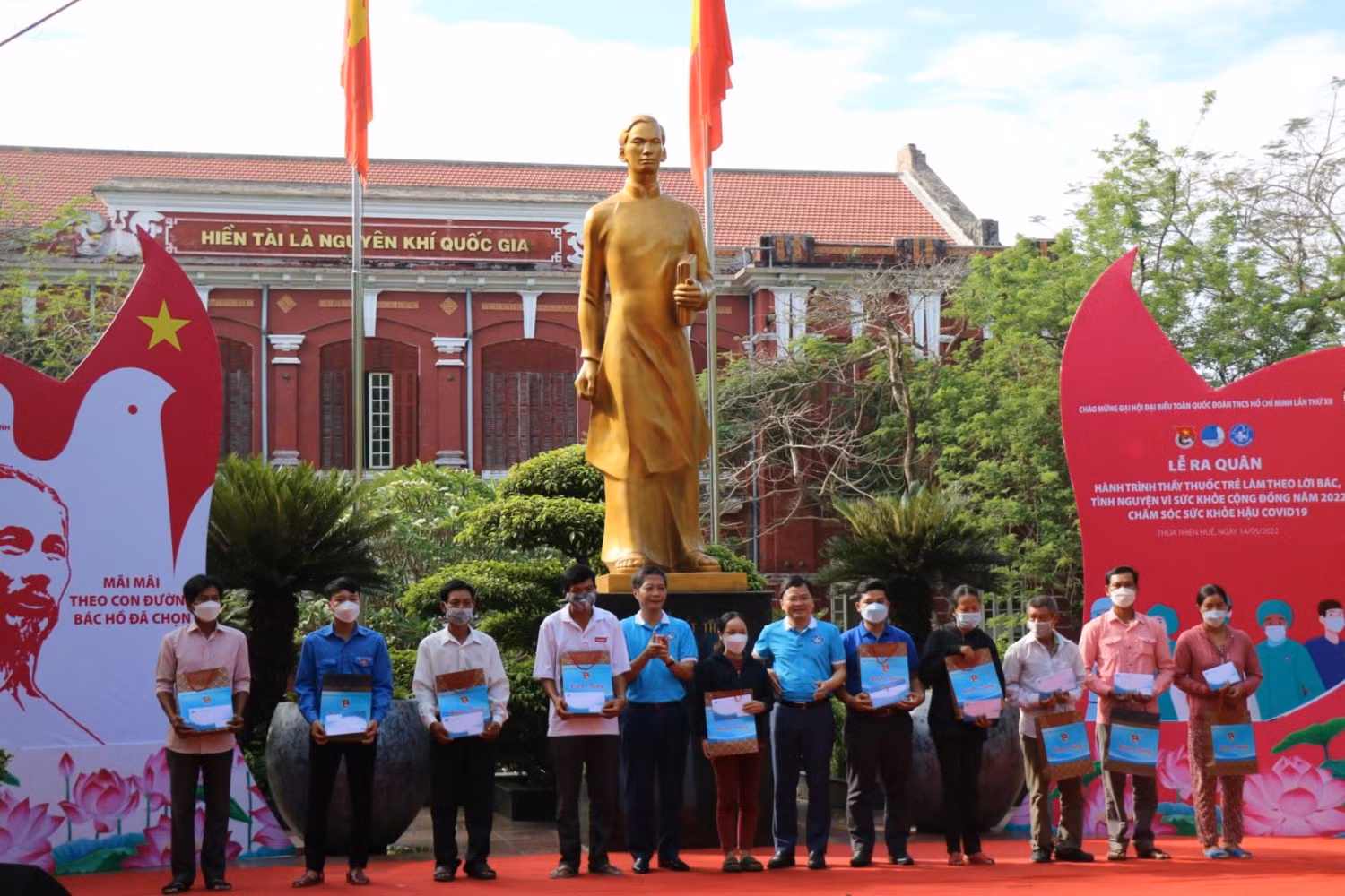 Hành trình Thầy thuốc trẻ làm theo lời Bác, tình nguyện vì sức khỏe cộng đồng -0