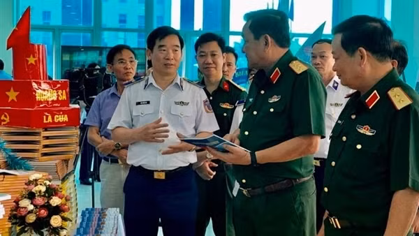 Vun đắp tình yêu biển đảo cho học sinh đất cố đô ảnh 4