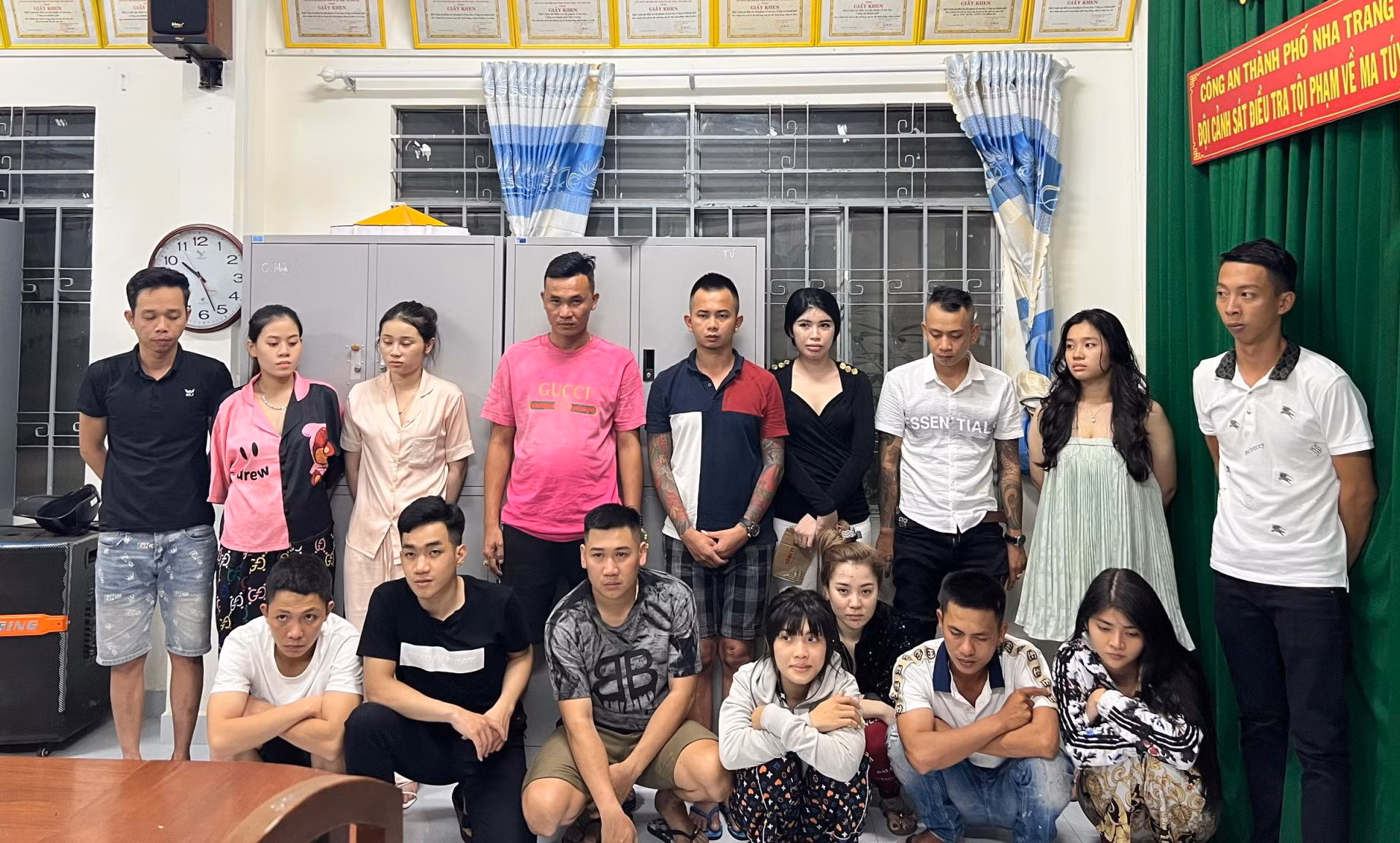 Bắt quả tang hai nhóm nam nữ thanh niên thuê biệt thự để bày tiệc ma túy -0