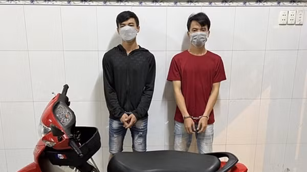 2 thiếu nữ bị cướp giật điện thoại vì không chịu chụp ảnh chung ảnh 3