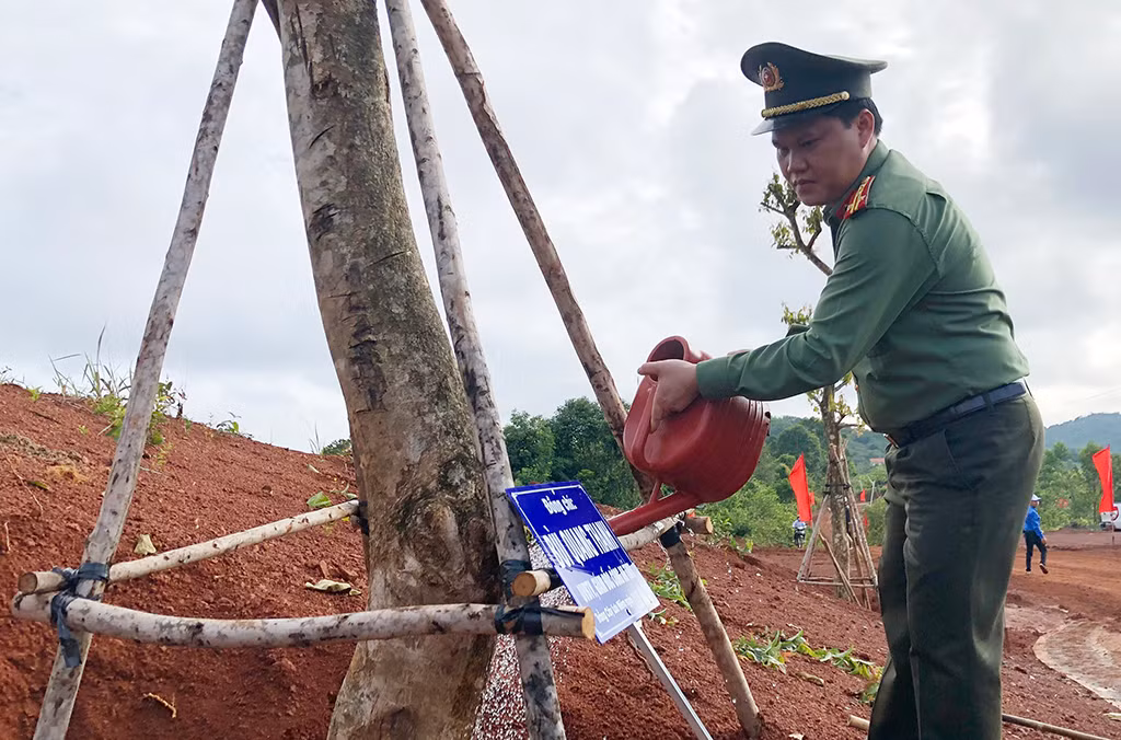 Công an Đắk Nông phát động “Tết trồng cây đời đời nhớ ơn Bác Hồ”, trồng 4000 cây xanh -0