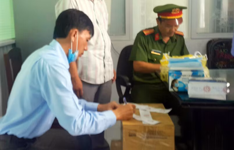 Cựu Giám đốc CDC Hậu Giang cùng 2 thuộc cấp bị bắt do vi phạm quy định về đấu thầu gây hậu quả nghiêm trọng -1