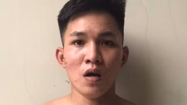 Bị nhắc di chuyển tránh tắc đường, tài xế ô tô rút súng bắn uy hiếp ảnh 2