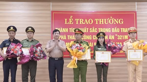 Khen thưởng Công an Quảng Trị vụ bắt giữ 30 nghìn viên ma túy ảnh 2