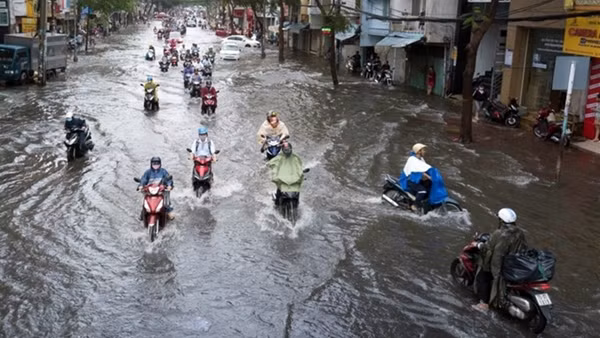 Miền Bắc mưa lớn, Trung và Nam Bộ nắng nóng trên 35 độ C ảnh 2