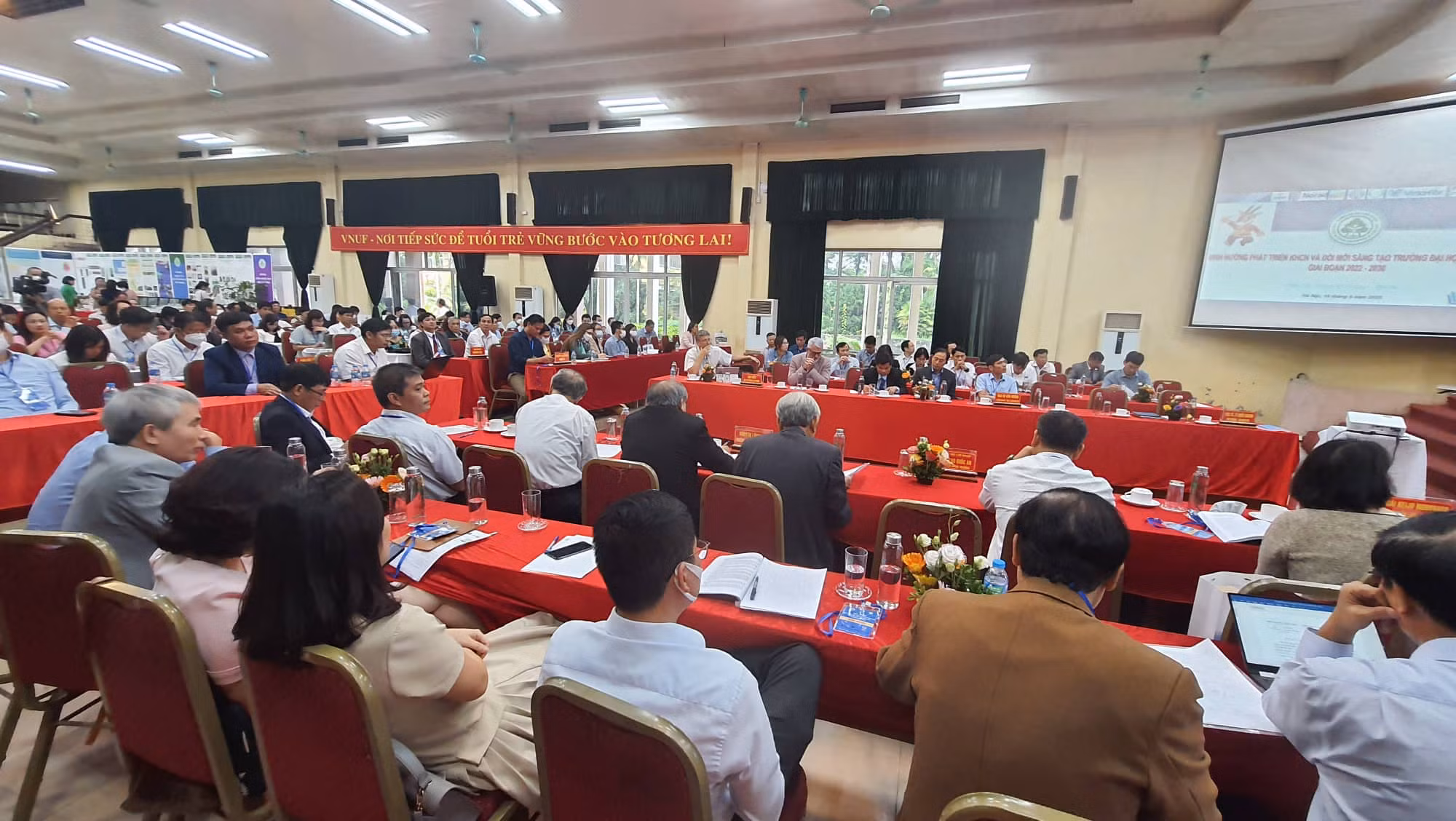 Đất không còn nhiều để trồng thêm nhiều rừng thì rất cần khoa học công nghệ vào cuộc -0