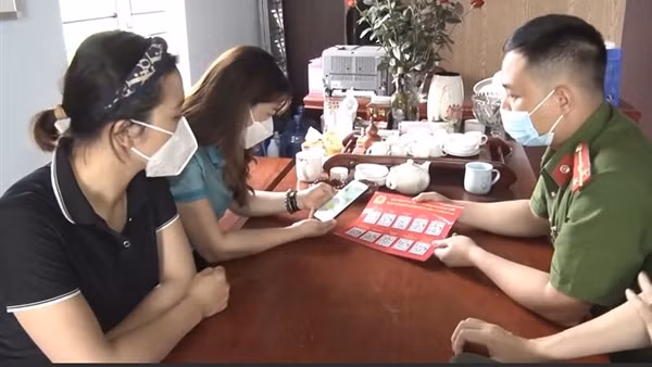 Công an phường lắng nghe ý kiến nhân dân để phục vụ tốt hơn ảnh 5