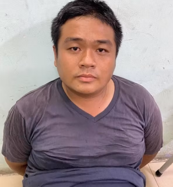 Truy đuổi nhiều km, bắn chỉ thiên khống chế đối tượng giật dây chuyền -0
