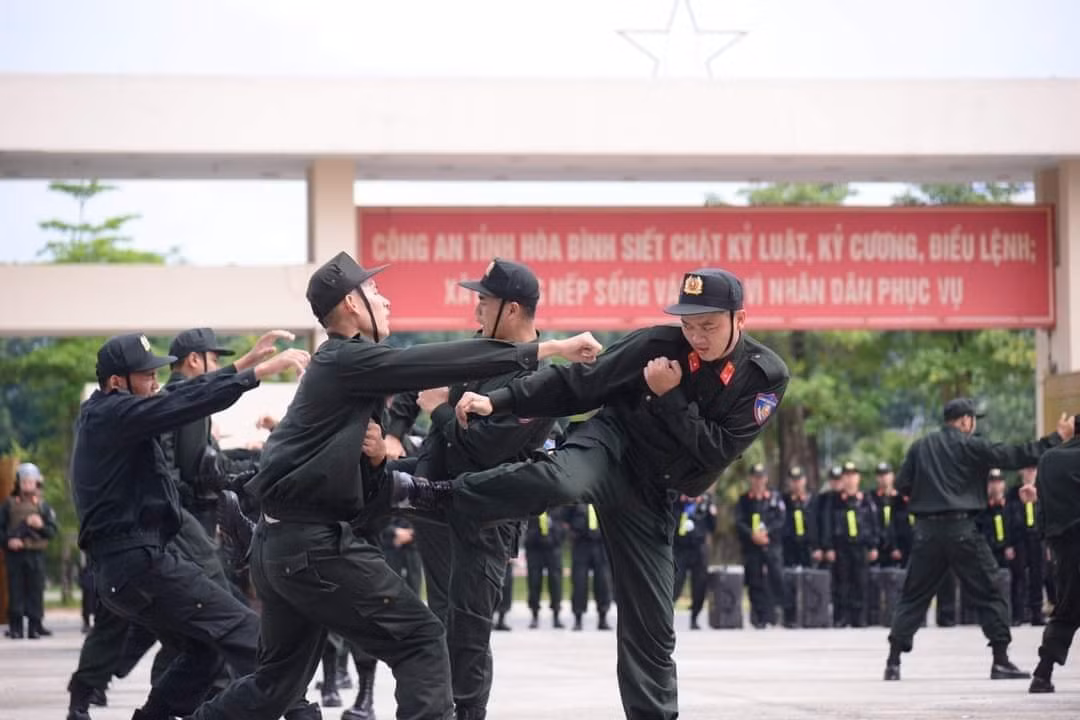 Công an tỉnh Hòa Bình ra mắt Tiểu đoàn Cảnh sát cơ động -0