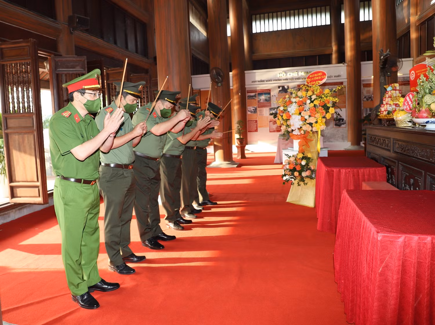 Công an tỉnh Hà Nam dâng hương báo công với Bác và phát động phong trào thi đua đặc biệt -0