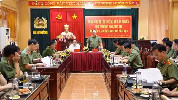 Thứ trưởng Lê Văn Tuyến thăm và kiểm tra công tác tại Bắc Kạn