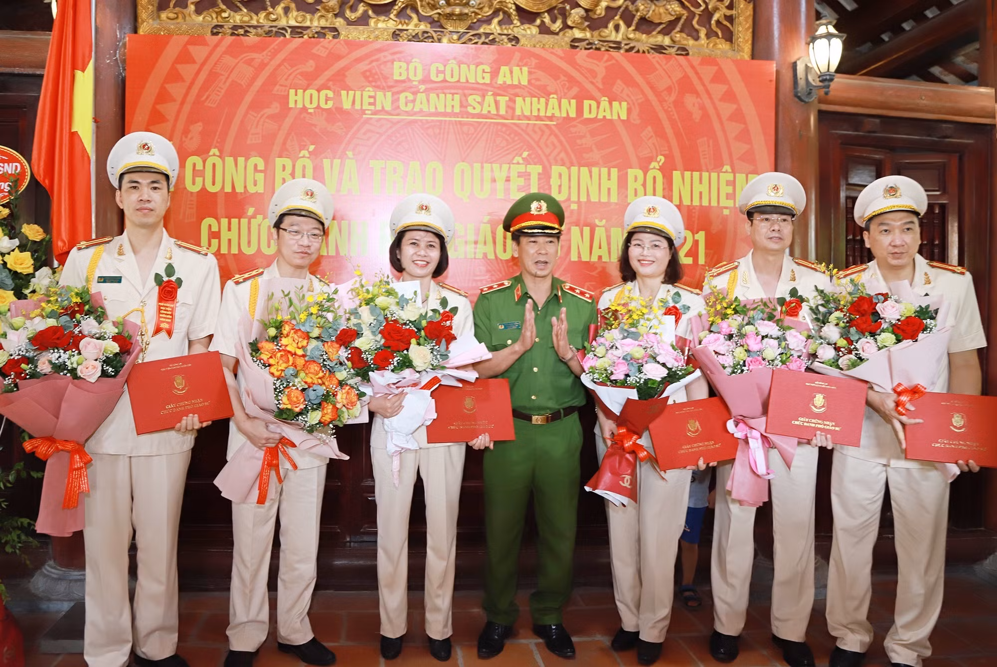 Học viện CSND trao quyết định bổ nhiệm chức danh Phó giáo sư năm 2021 -0