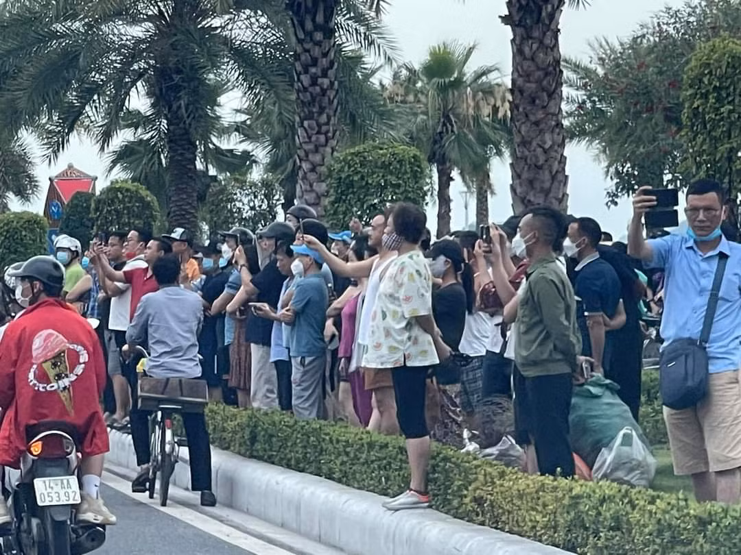 Cận cảnh bắt và khám xét nhà riêng nguyên Chủ tịch UBND TP Hạ Long -0