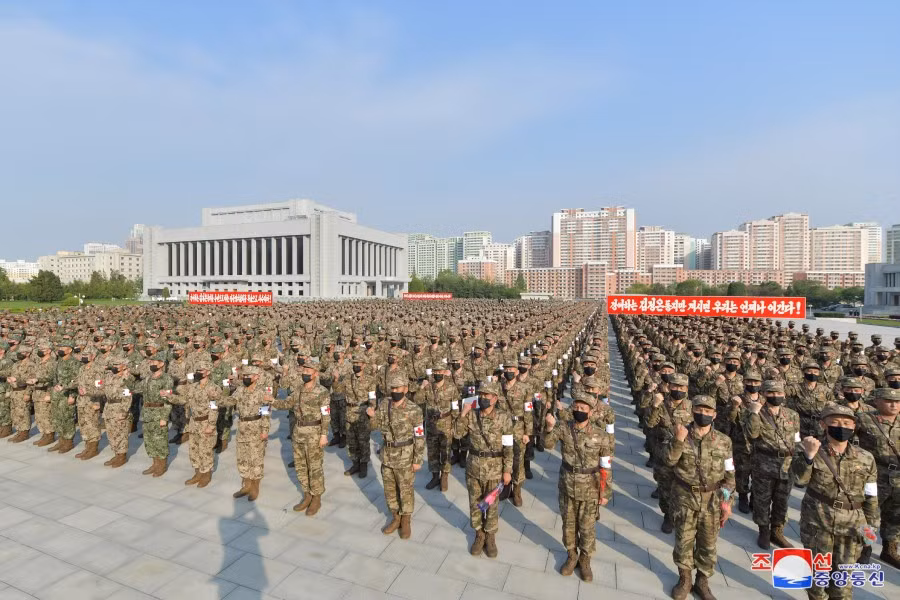 11.000 nhân viên y tế xung phong chống dịch tại Triều Tiên -0