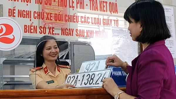 Khẩn trương thực hiện đăng ký xe tại Công an cấp huyện, cấp xã ảnh 4