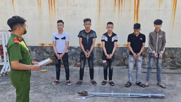 Khởi tố nhóm côn đồ dùng hung khí tấn công Tổ liên ngành ảnh 3