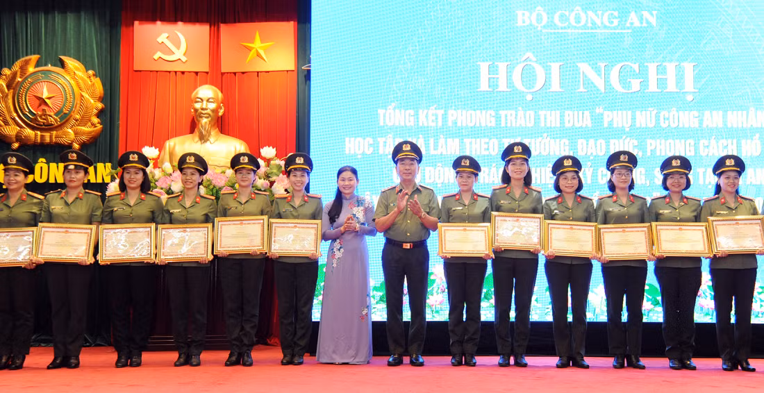 Phụ nữ CAND gắn các công trình, phần việc với nhiệm vụ chuyên môn -0