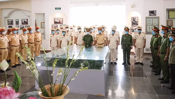 Công an tỉnh Tây Ninh tuyên dương 54 tập thể, cá nhân điển hình ảnh 2