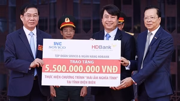 Sovico và HDBank trao tặng kinh phí xây dựng 100 căn nhà tình nghĩa ở tỉnh Điện Biên