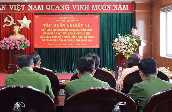 Tập huấn nghiệp vụ, cấp giấy chứng nhận sử dụng phần mềm đăng ký xe -0