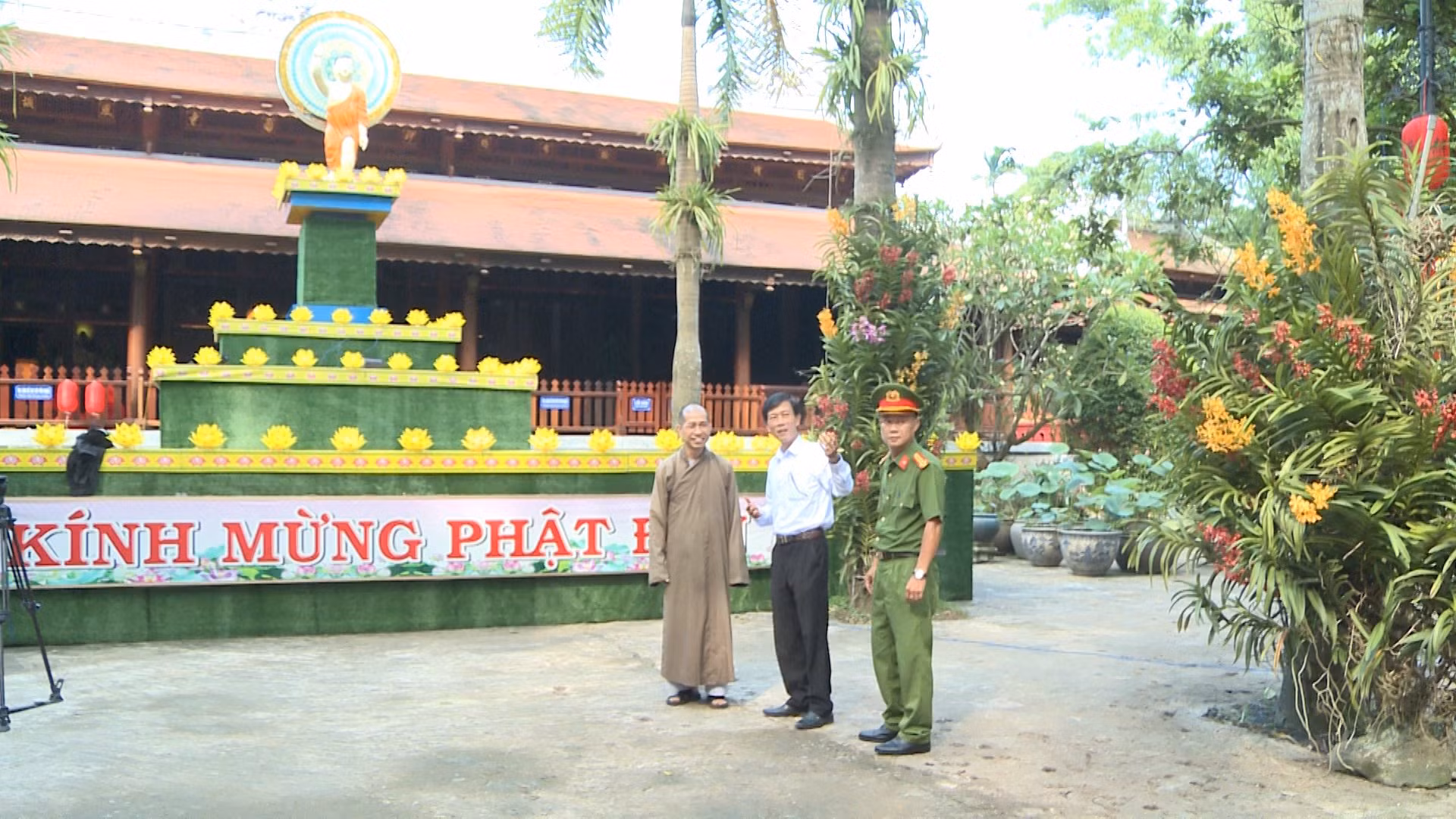 Cố đô Huế rực rỡ cờ hoa trong Đại lễ Phật đản -2