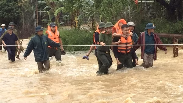 Chủ động ứng phó với diễn biến mưa lũ, sạt lở đất