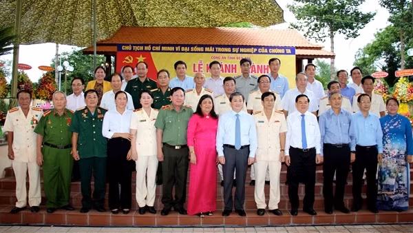 Công an tỉnh Bến Tre và Vĩnh Long khánh thành Nhà tưởng niệm Chủ tịch Hồ Chí Minh