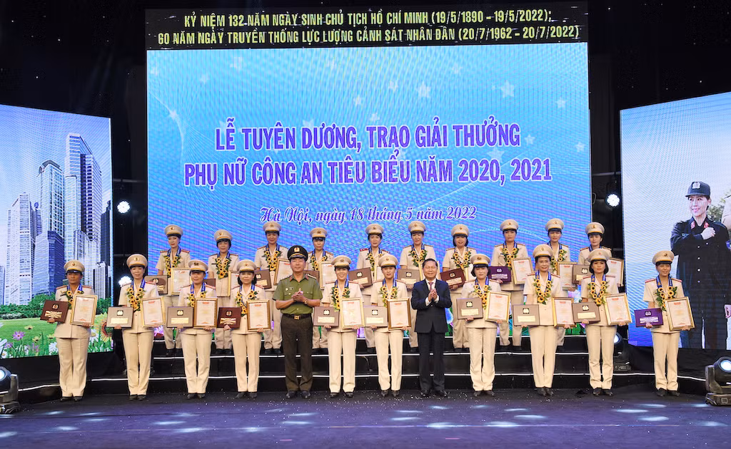 Tuyên dương phụ nữ Công an tiêu biểu -0