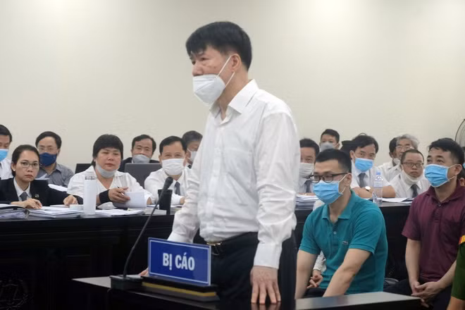 Phiên toà xét xử đại án ở buôn bán thuốc chữa bệnh giả: Cựu Thứ trưởng Trương Quốc Cường nhận trách nhiệm của người đúng đầu -0