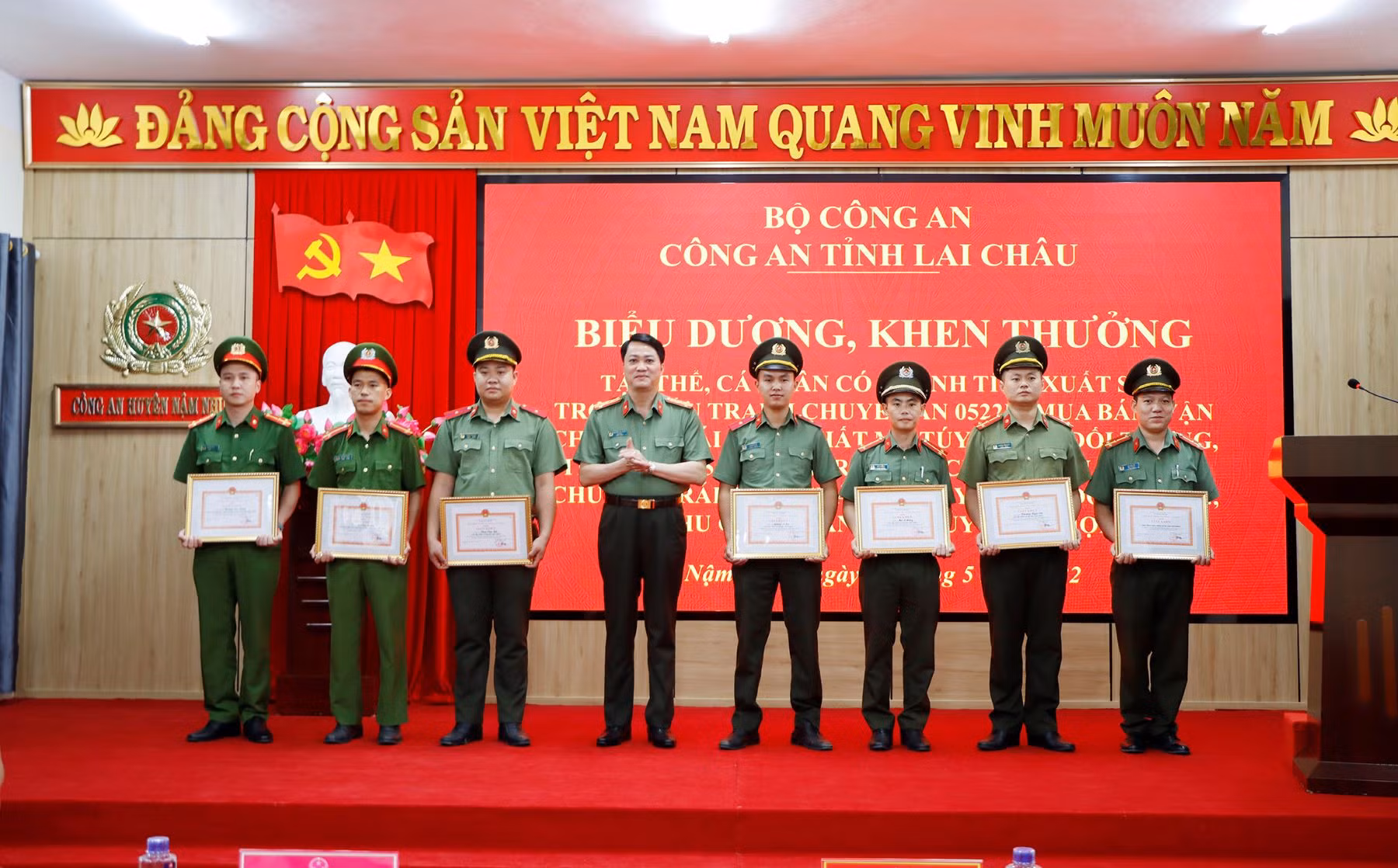 Vượt rừng truy bắt những “ông trùm” buôn heroin vùng biên -0