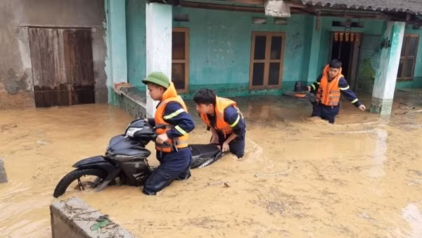Xuyên đêm cứu hộ nạn nhân mắc kẹt trong hầm thủy điện ảnh 4