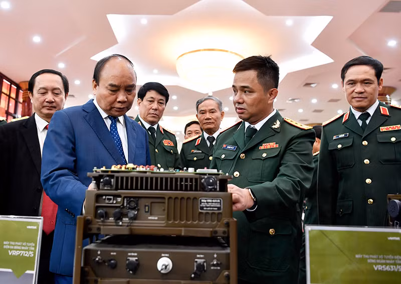 Chủ tịch nước trao giải thưởng Hồ Chí Minh cho 2 công trình khoa học lĩnh vực quân sự, quốc phòng -0