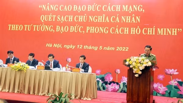 CAND học tập, thực hiện Sáu điều Bác Hồ dạy để quét sạch chủ nghĩa cá nhân