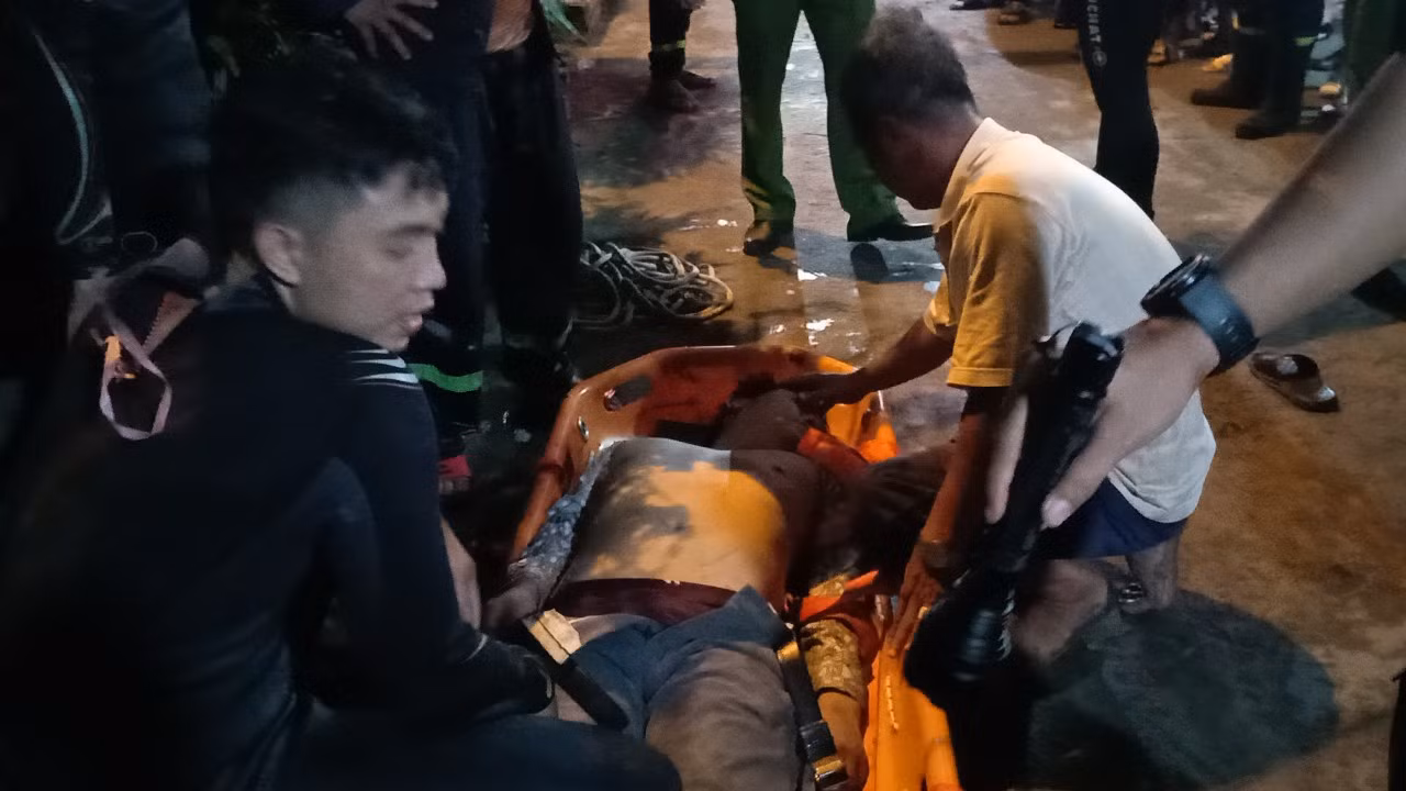 Lặn mò dưới dòng nước kênh hôi thối, đặc quánh cứu nam thanh niên nhảy cầu -1