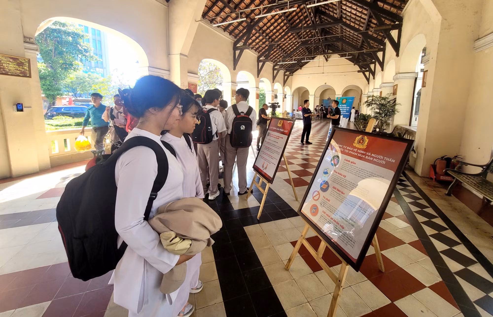 Cùng nhau xây dựng “lá chắn an toàn” bảo vệ học sinh, sinh viên -0