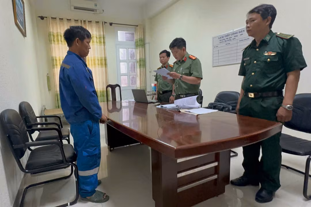 Khởi tố 2 thuyền trưởng “Tổ chức cho người khác xuất cảnh trái phép” -0