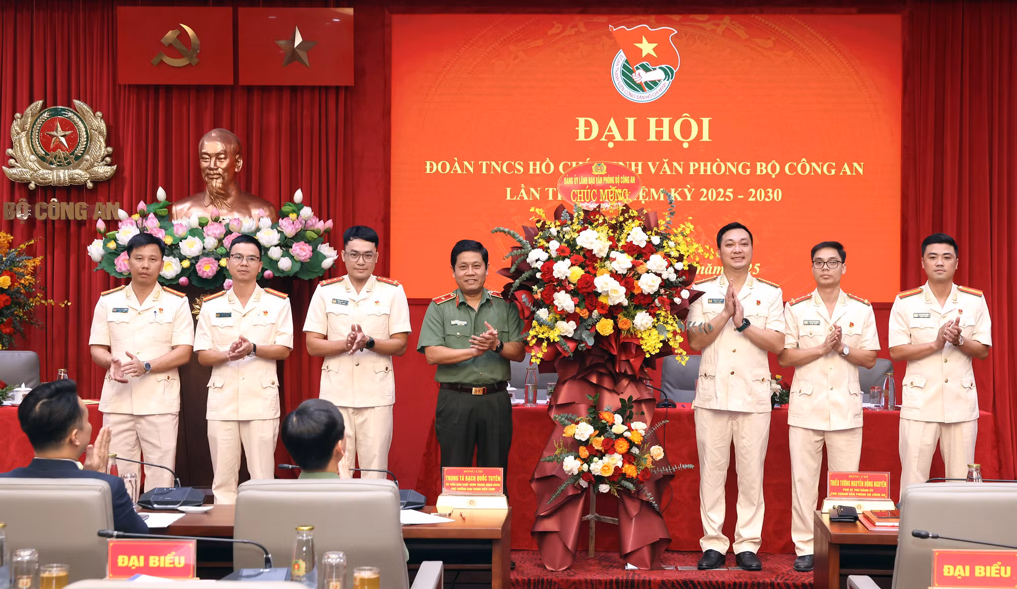 Đoàn viên Văn phòng Bộ Công an xung kích, sáng tạo, lập công vì an ninh Tổ quốc -0