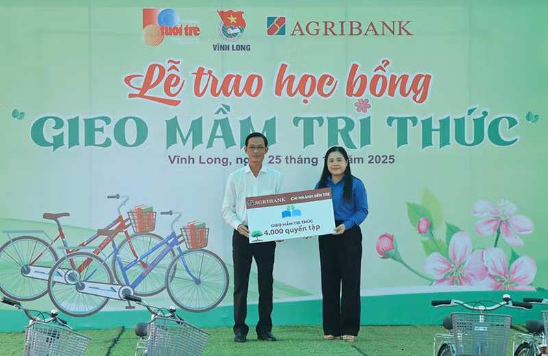 Agribank Chi nhánh Phú Nhuận trao học bổng “Gieo mầm tri thức”&nbsp;tại tỉnh Vĩnh Long -0